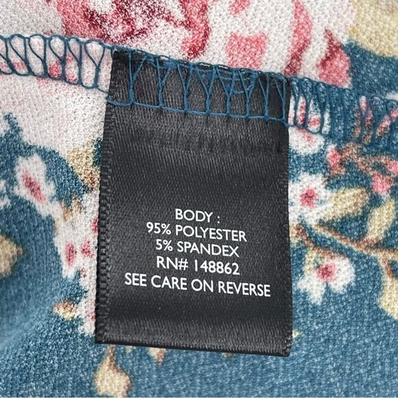 Torrid Floral Cold Shoulder Blouse - Blue and White plus size 4 - Picture 7 of 8